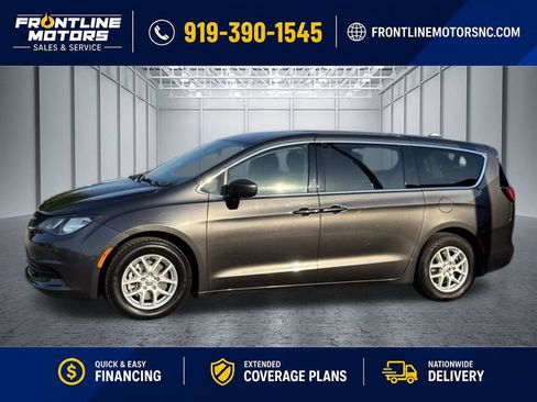 Used 2017 Chrysler Pacifica Touring FWD image 5