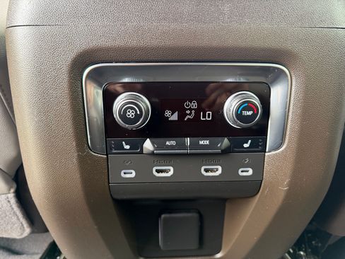 Used 2023 Chevrolet Tahoe Z71 w/ Luxury Package AWD/4WD image 27