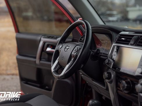 Used 2022 Toyota 4Runner SR5 Premium image 16