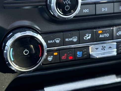 Used 2024 Ford F150 Platinum w/ Equipment Group 702A High image 28