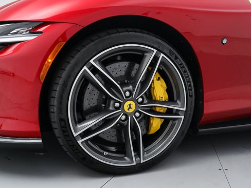 Certified 2025 Ferrari Roma Spider RWD image 17