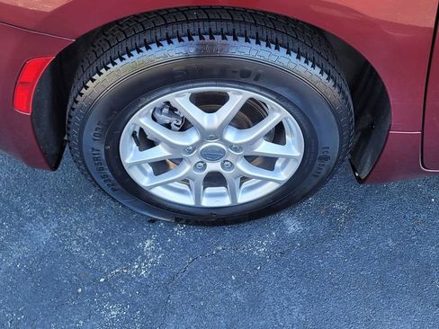 Used 2023 Chrysler Pacifica Touring-L FWD image 13