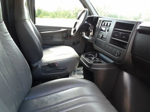 Used 2008 Chevrolet Express 1500 AWD image 10