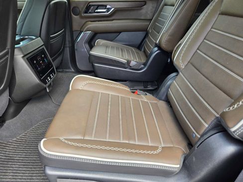 Certified 2025 GMC Yukon Denali Ultimate AWD/4WD image 30