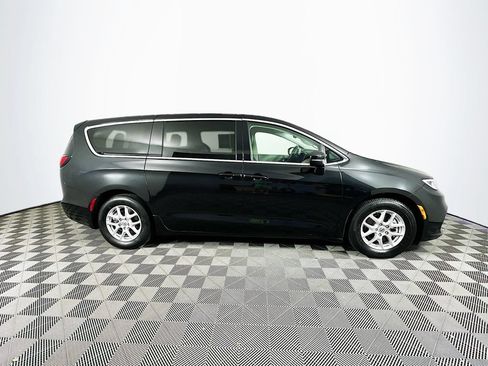 Certified 2023 Chrysler Pacifica Touring-L FWD image 13