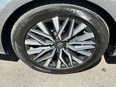 Used 2024 Nissan Altima 2.5 SV FWD image 8