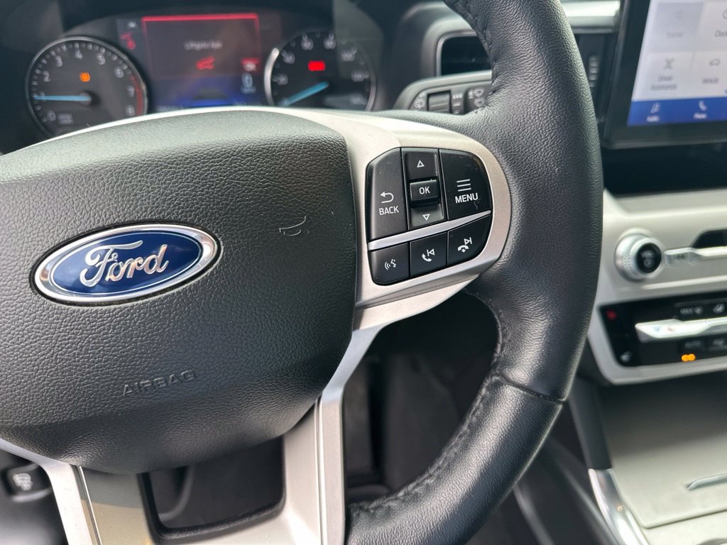 Used 2022 Ford Explorer XLT w/ Equipment Group 202A AWD/4WD image 17
