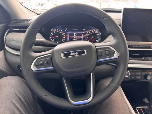 Used 2022 Jeep Compass Latitude image 20