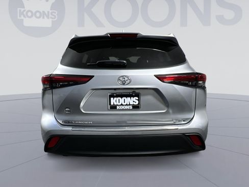 Used 2023 Toyota Highlander XLE FWD image 10