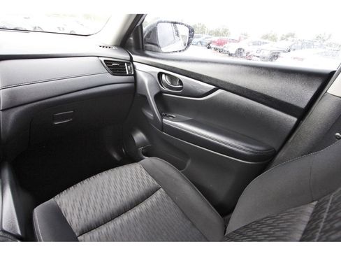 Used 2019 Nissan Rogue S AWD/4WD image 13