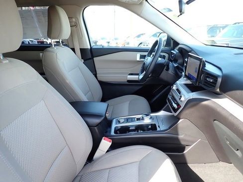 Used 2023 Ford Explorer XLT image 10