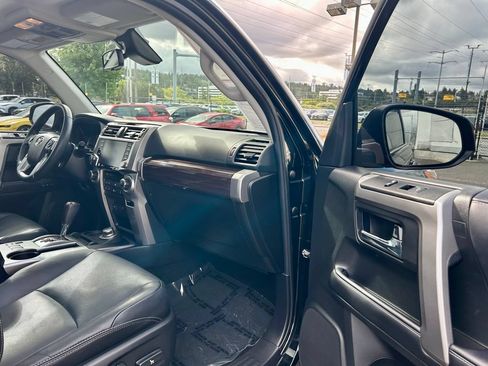 Certified 2022 Toyota 4Runner Limited AWD/4WD image 15