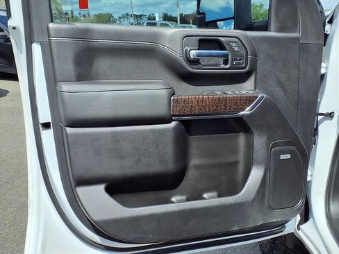 Used 2023 GMC Sierra 3500 Denali w/ Denali Ultimate Package image 31