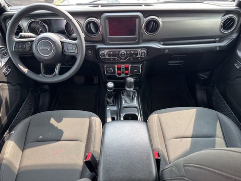 Used 2023 Jeep Gladiator Willys image 24