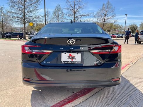 Used 2025 Toyota Camry LE image 7