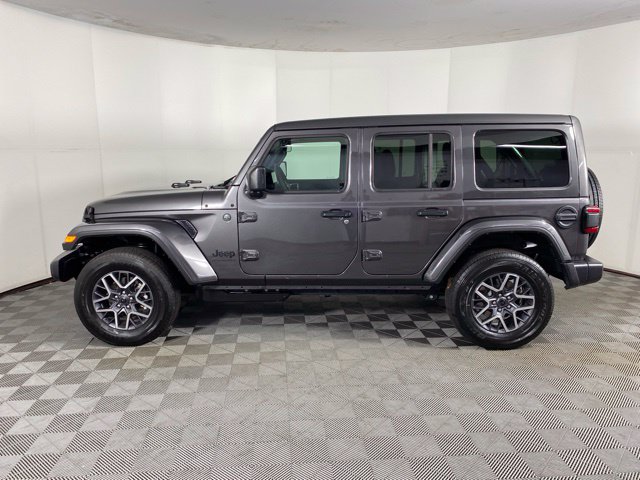 Used 2026 Jeep Wrangler Unlimited Sahara AWD/4WD image 12