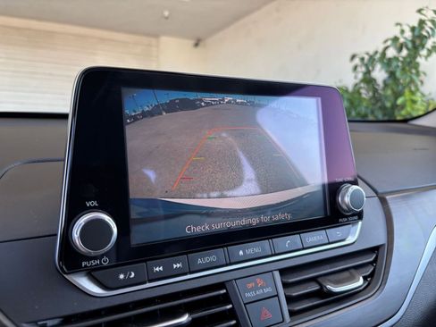 Used 2025 Nissan Altima 2.5 SV FWD image 23