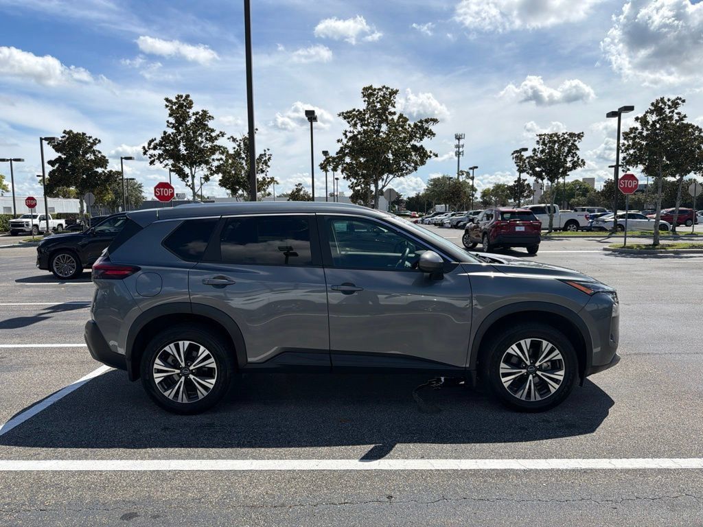 Used 2023 Nissan Rogue SV w/ SV Premium B Package FWD image 2