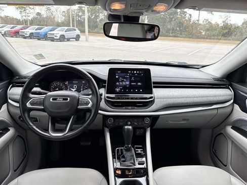 Used 2022 Jeep Compass Latitude w/ Sun and Sound Group image 12