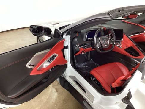 Used 2024 Chevrolet Corvette Stingray Premium Conv w/ Z51 Performance Package RWD image 9