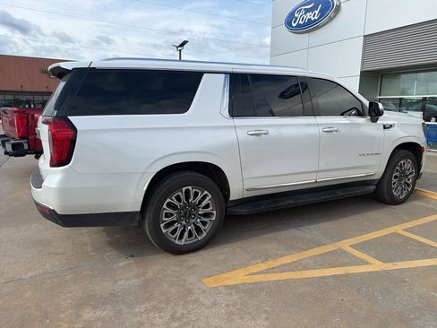 Used 2024 GMC Yukon XL SLT w/ SLT Luxury Package AWD/4WD image 10