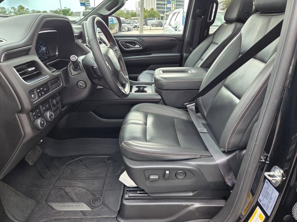 Certified 2024 Chevrolet Suburban RST w/ Luxury Package AWD/4WD image 5
