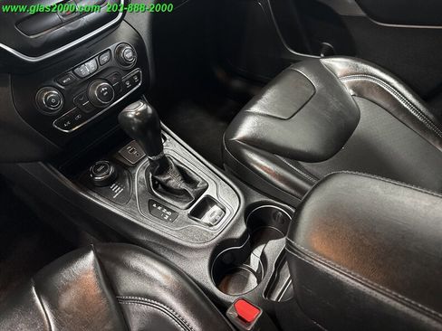 Used 2019 Jeep Cherokee Latitude Plus w/ Cold Weather Group image 28