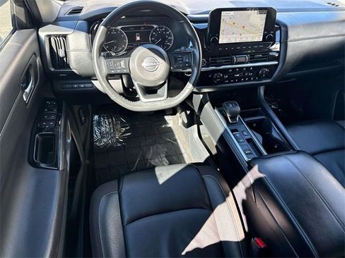 Certified 2024 Nissan Pathfinder SL image 6
