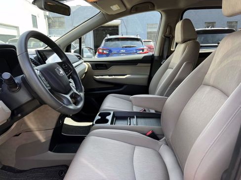 Used 2024 Honda Odyssey EX image 16