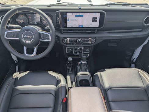 Used 2024 Jeep Wrangler Unlimited Sahara w/ Technology Group AWD/4WD image 13