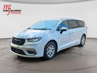 Used 2023 Chrysler Pacifica Touring-L