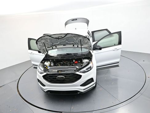Used 2024 Ford Edge SE w/ Black Appearance Package image 32