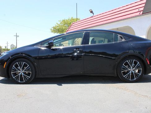 Used 2024 Toyota Prius XLE FWD image 30