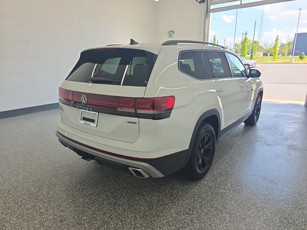 Certified 2024 Volkswagen Atlas Peak Edition SE AWD/4WD image 5