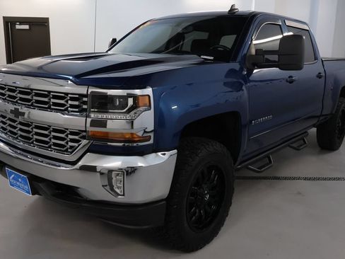 Used 2018 Chevrolet Silverado 1500 LT w/ All Star Edition AWD/4WD image 3