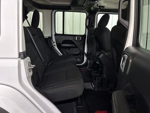 Used 2019 Jeep Wrangler Unlimited Sahara w/ Uconnect 4C Nav & Sound Group AWD/4WD image 24