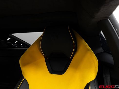 Used 2022 Lamborghini Huracan EVO image 38