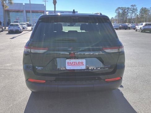 Used 2022 Jeep Grand Cherokee Limited w/ Luxury Tech Group II image 4