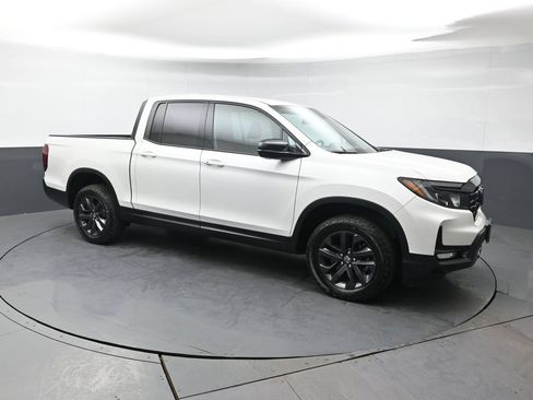 Used 2025 Honda Ridgeline Sport image 8