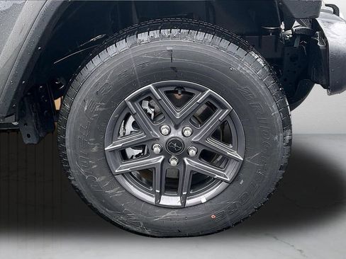 New 2025 Jeep Gladiator Sport image 30