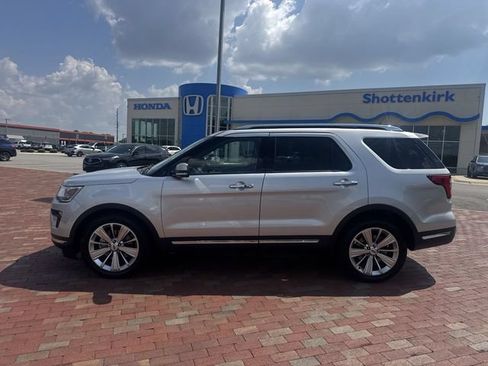 Used 2019 Ford Explorer Limited w/ Class III Trailer Tow Package FWD image 33