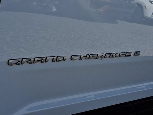 Used 2025 Jeep Grand Cherokee Limited AWD/4WD image 29