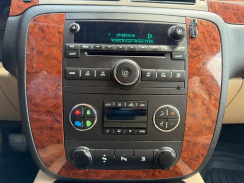 Used 2008 Chevrolet Suburban LT w/ LT Preferred Equipment Group RWD image 23