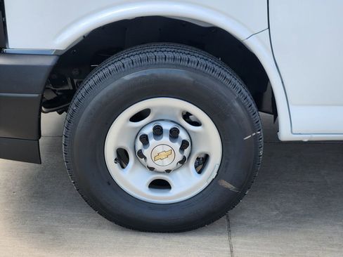 New 2026 Chevrolet Express 2500 image 10