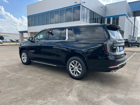 New 2026 Chevrolet Suburban Premier RWD image 18