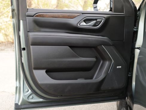 Used 2023 Chevrolet Suburban Premier RWD image 23
