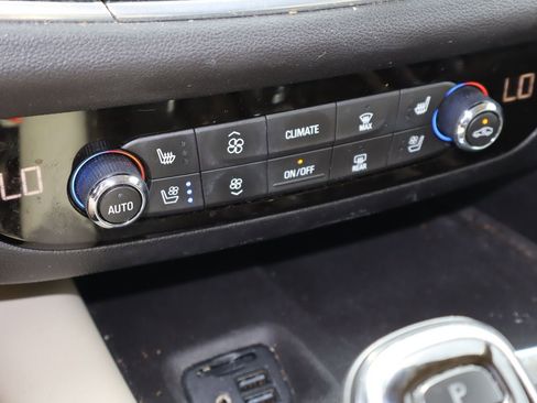 Used 2021 Buick Enclave Premium w/ Sun and Sites Package image 27