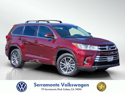 Used 2018 Toyota Highlander XLE image 1