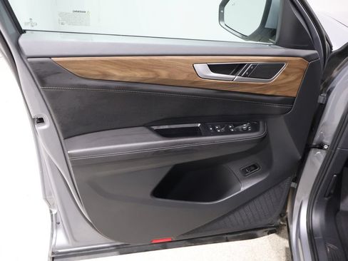 Used 2025 Volkswagen Atlas SE AWD/4WD image 12