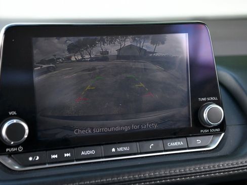 Used 2023 Nissan Rogue SV image 29